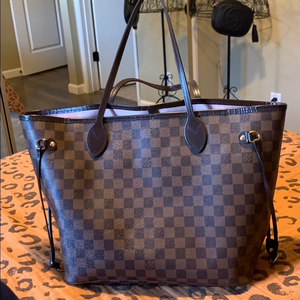 Louis Vuitton neverfull tote bag